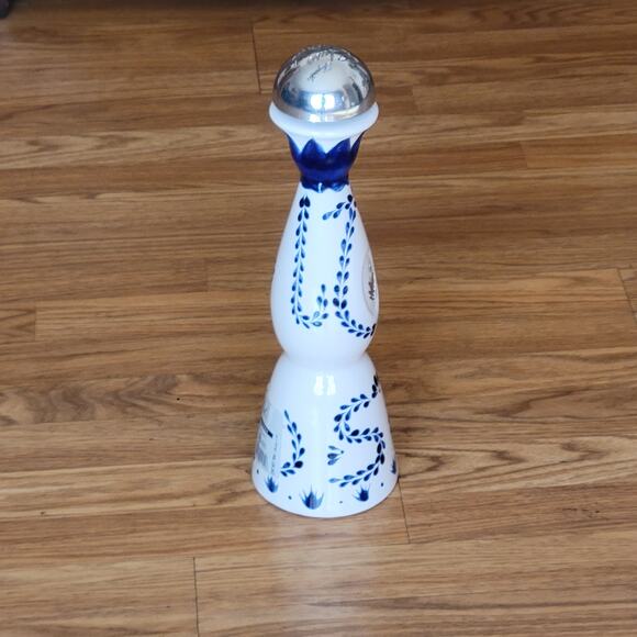 Empty Clase Azul Reposado Tequila Ceramic Bottle Hand Painted 750 ml Bottle - Picture 1 of 9